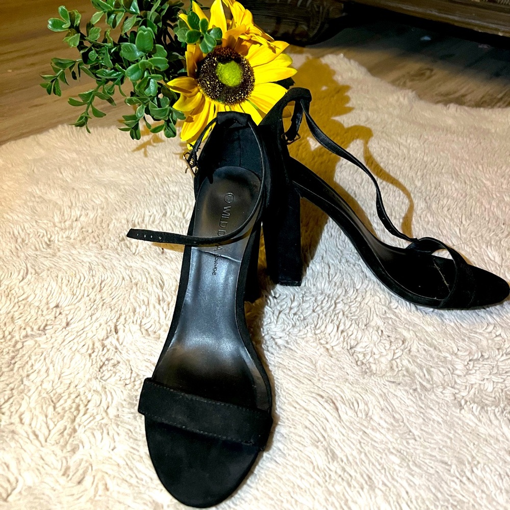 Black, you can used for any ocasión